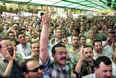 Los islamistas egipcios exigen la liberación de sus líderes