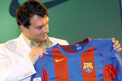El presidente del Barça, Joan Laporta, en la presentación de la camiseta de esta temporada, el pasado junio.