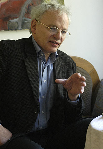 El historiador alemán Götz Aly, en un momento de la entrevista.