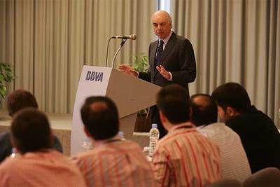 El presidente del BBVA, Francisco González, en la escuela de gestión del grupo.