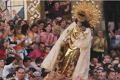 Traslado de la 'Mare de Déu dels Desemparats' en Valencia