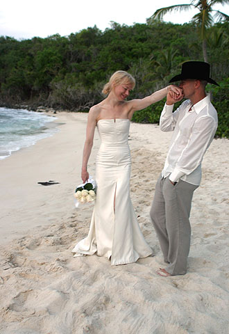 Renée Zellweger y Kenny Chesney, tras la boda, en Cruz Bay, Saint John.