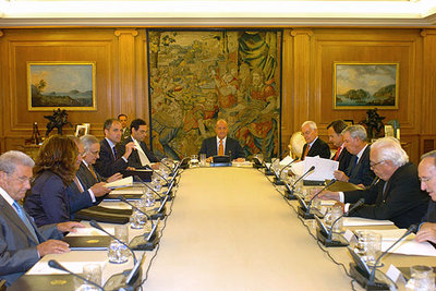 Reunión en el palacio de la Zarzuela del patronato de la Fundación pro Real Academia Española, presidida por el Rey.