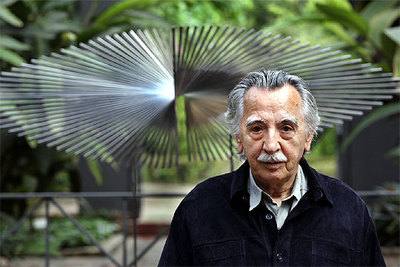 Alfaro da forma escultórica a los viajes del botánico Cavanilles