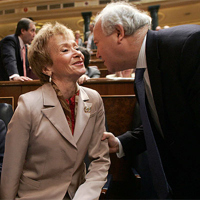 Fernández de la Vega y Moratinos, ayer, en el Congreso.