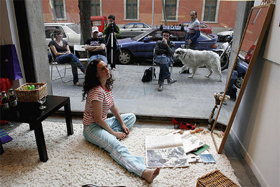 Amor por entregas en un escaparate