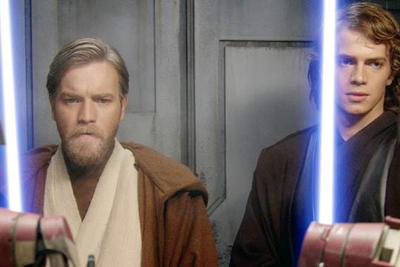 Ewan McGregor y Hayden Christensen, en  La guerra de las galaxias, episodio III: La venganza del Sith .