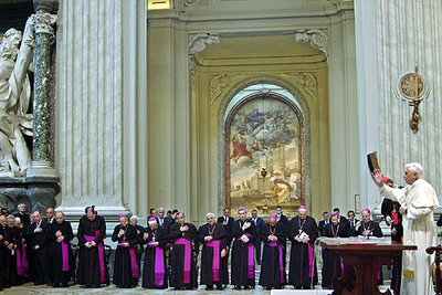 El papa Benedicto XVI, al anunciar ayer ante el clero romano el inicio del proceso de beatificación de su antecesor, Juan Pablo II.