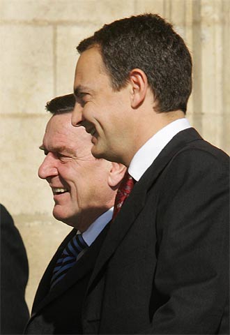 Zapatero y Schröder, en la cumbre de León de noviembre de 2004.
