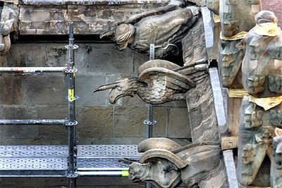 La galería gótica del Ayuntamiento, entre tubos