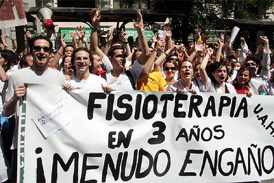2.000 alumnos de Fisioterapia piden una carrera de 4 años