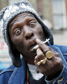 Ocho alumnos de la Universidad Rey Juan Carlos enseñan que "un porro no es un juguete"