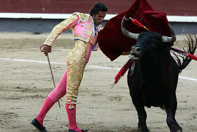 David Mora, que cortó una oreja a su segundo novillo, en su primera actuación.
