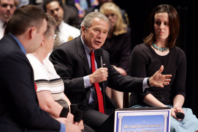 El presidente de Estados Unidos, George Bush, ayer en Rochester (Nueva York).