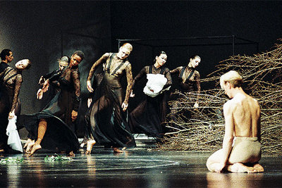 Una imagen de la coreografía de Pina Bausch para 'Orfeo y Eurídice'.