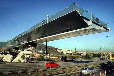 El puente del Congost ya vuela sobre el mar de asfalto