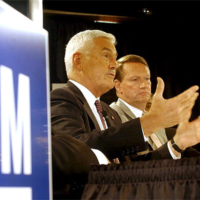El vicepresidente de General Motors, Bob Lutz, a la izquierda es uno de los directivos que ha creado su propio  blog .
