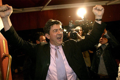 Jean-Luc Mélenchon, uno de los socialistas defensores del  no,  durante la celebración del resultado en París.