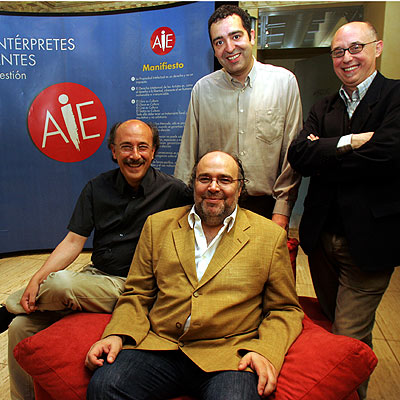 De izquierda a derecha, José Miguel Moreno, Josep Borràs, y, de pie, Xavier Díaz Latorre y Emilio Moreno.