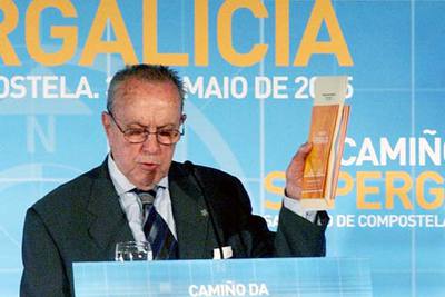 Manuel Fraga, durante la presentación en Santiago del libro  Camino de la Supergalicia. 