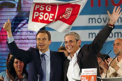 Zapatero y Touriño, en el mitin que celebraron los socialistas gallegos en Ourense.