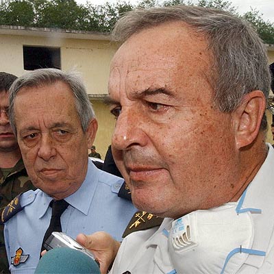 Los generales Beltrán (izquierda) y Navarro, imputados en el  caso Yak-42 .