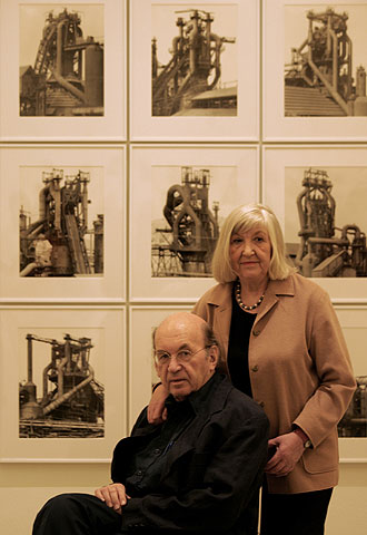 Bernd y Hilla Becher, ayer en su exposición  Tipologías .