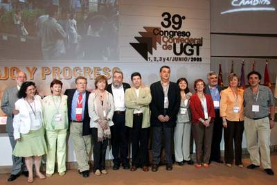 La nueva Ejecutiva de UGT, con Cándido Méndez (sexto por la izquierda), tras la clausura del 39º Congreso.
