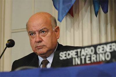 El secretario general de la OEA, Miguel Insulza, se dirige a la prensa ayer en Fort Lauderdale, Florida (EE UU).