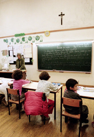 Alumnos en una escuela básica de Portugal.