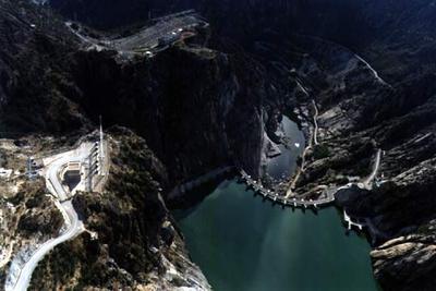 Embalse de Aldeadávila, en el río Duero a su paso por la provincia de Salamanca, junto a la frontera con Portugal.