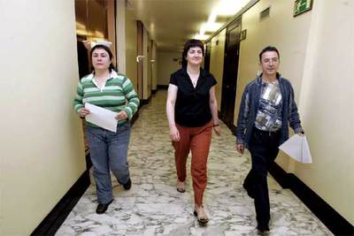 De izquierda a derecha, los diputados de EHAK Maite Aramburu, Nekane Erauskin y Julián Martínez.
