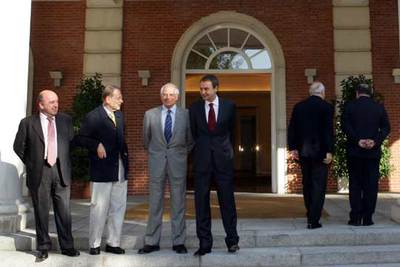 De izquierda a derecha, Almunia, Solana, Borrell, Zapatero y, de espaldas, Moratinos y Solbes.