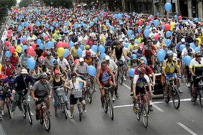 La fiesta de la bicicleta reúne a 17.000 personas en Barcelona
