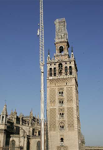 Adiós a la réplica del Giraldillo