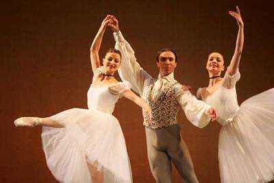 Silja Schandorff, Jean-Lucien Massot y Gitte Lindstrom, en  Conservatoire,  de August Buornonville.