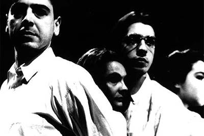 Una escena de la obra 'Las manos sucias', interpretada por el grupo Espacio 3000.