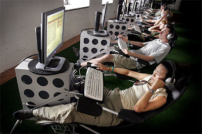 Asistentes al festival, en el apartado  Sónar a la carta,  en el Centro de Cultura Contemporánea de Barcelona.