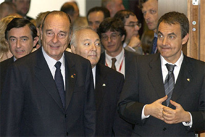 El presidente francés, Jacques Chirac, y el gobernante español, José Luis Rodríguez Zapatero, en la cumbre de la UE.