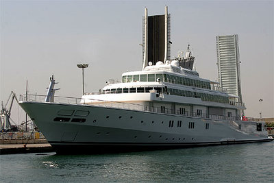 El yate  Rising Sun,  anclado en el puerto de Valencia.