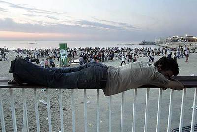 140.000 personas celebraron la verbena en las playas barcelonesas