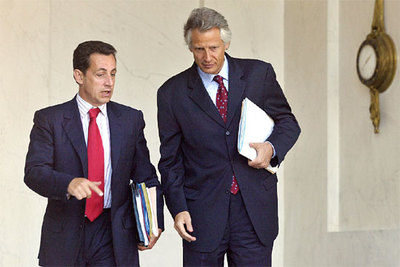 El ministro del Interior, Nicolas Sarkozy (izquierda), y Dominique de Villepin, el pasado 31 de mayo.