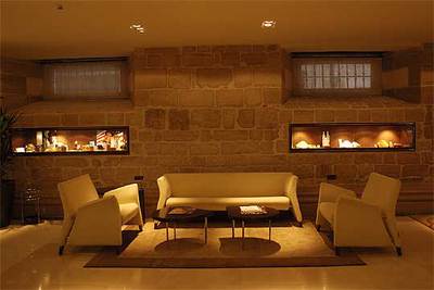 Una de las zonas comunes del hotel Palacio de los Blasones, en Burgos.