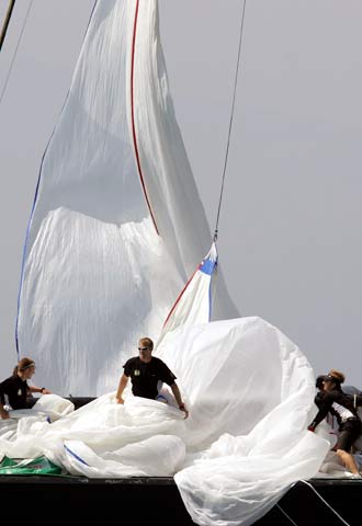 La tripulación del  Victory  sueco, durante la regata.