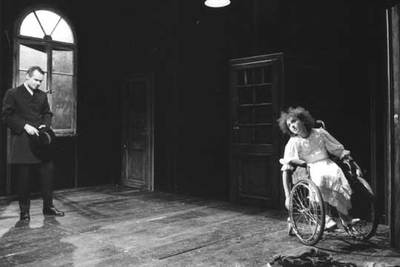 Pawel Miskiewicz y Beata Fudalej, en una escena de  Los hermanos Karamázov .