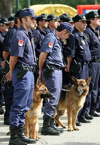HOMENAJE A UNOS HÉROES