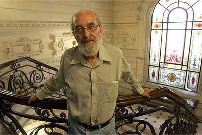 "Para que yo me llame Ángel González..."