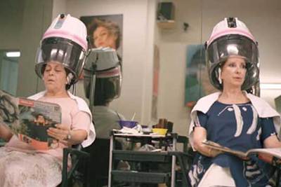 De izquierda a derecha, Norma Argentina y Norma Aleandro en  Señora Beba. 