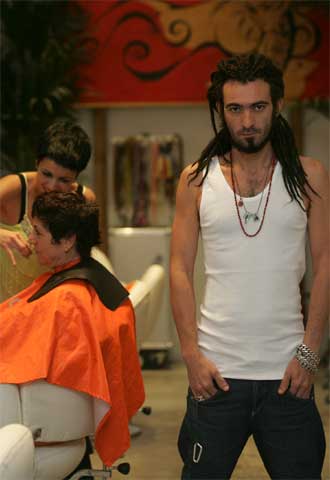 Juan Belmonte, en su peluquería de Madrid.