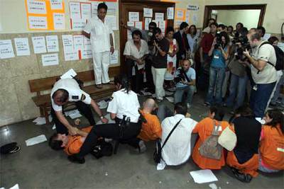 La policía desaloja a los funcionarios de Justicia de Sevilla